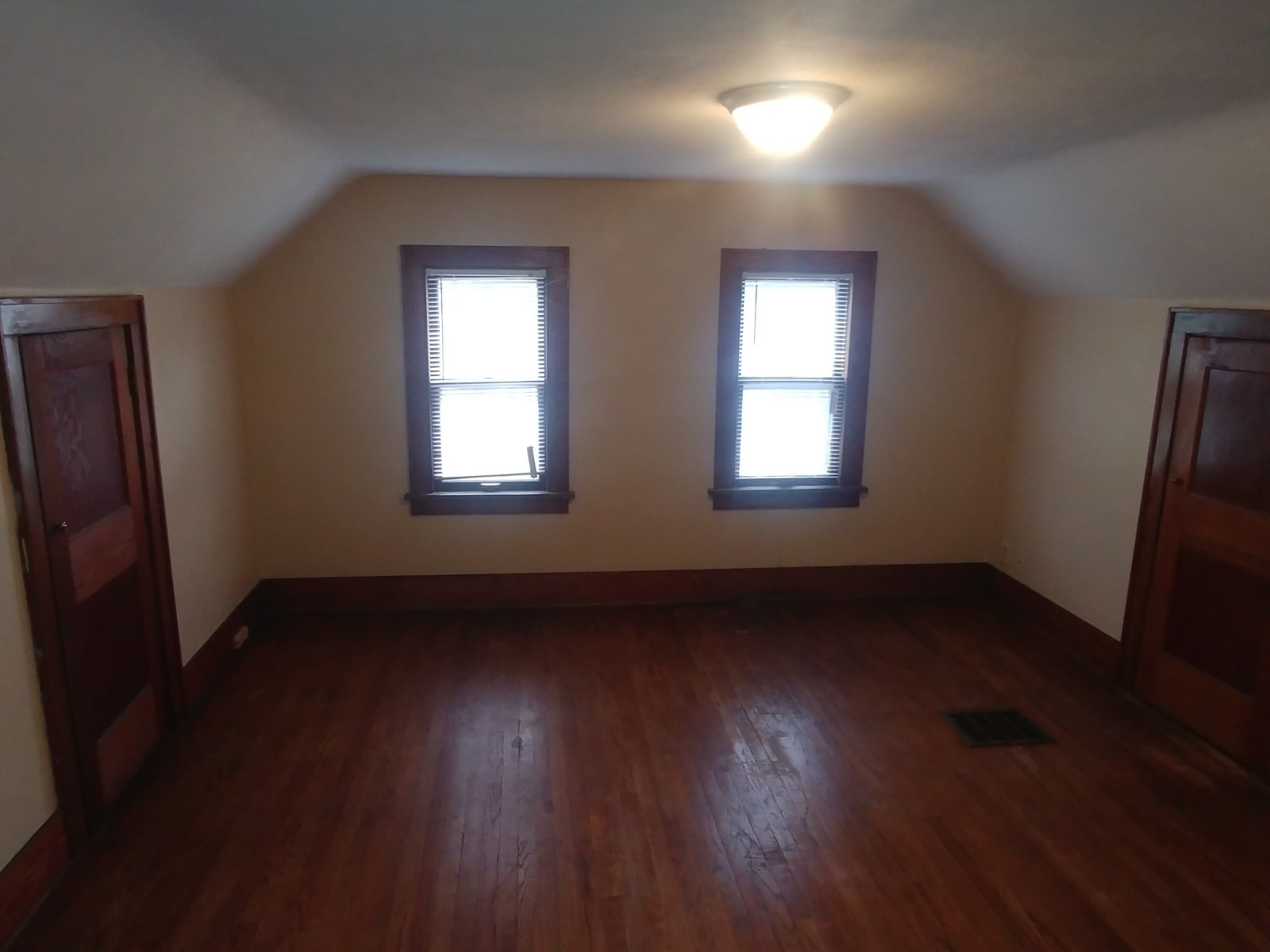 BR3, Upstairs